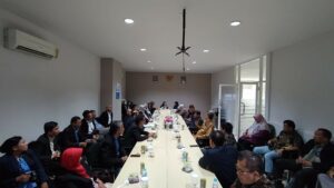 Suasana kunjungan DP UNS di kantor DP ITS