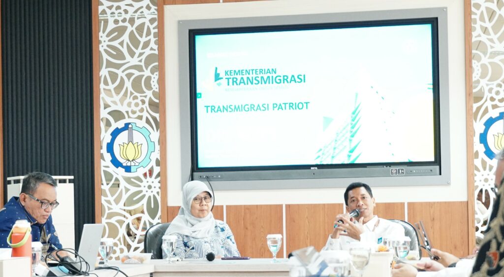 Prof Bambang Pramujati dan Direktur Kementrans