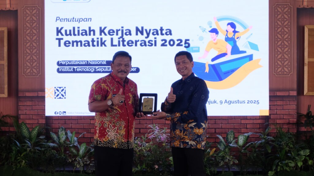 Bupati Nganjuk Dr. Drs. H. Marhaen Djumadi, AMd, SE, SH, MH, MBA dan Rektor ITS Prof. Ir. Bambang Pramujati