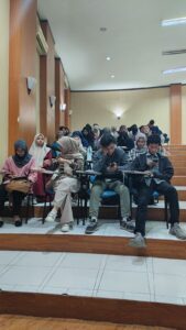 seminar seninan departemen fisika fsad ITS Surabaya endah purwanti dosen universitas airlangga surabaya