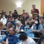peserta seminar seninan 100 tahun kuantum Departemen Fisika FSAD ITS Surabaya