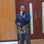 heru sukamto dosen departemen fisika fsad its surabaya seminar seninan 100 tahun kuantum