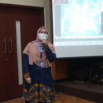 retno asih dosen Departemen Fisika FSAD ITS Surabaya seminar seninan 100 tahun kuantum