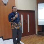 bintoro anang subagyo dosen departemen fisika FSAD ITS Surabaya seminar seninan 100 tahun kuantum