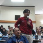 fahmi astuti dosen departemen fisika FSAD ITS Surabaya seminar seninan 100 tahun kuantum
