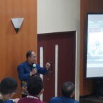 agus rubiyanto dosen departemen fisika FSAD ITS Surabaya seminar seninan 100 tahun kuantum