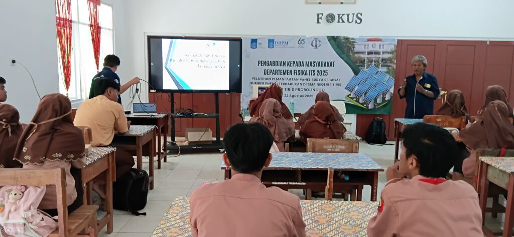 pengabdian masyarakat dosen departemen fisika ITS SMAN ! Tiris Probolinggo