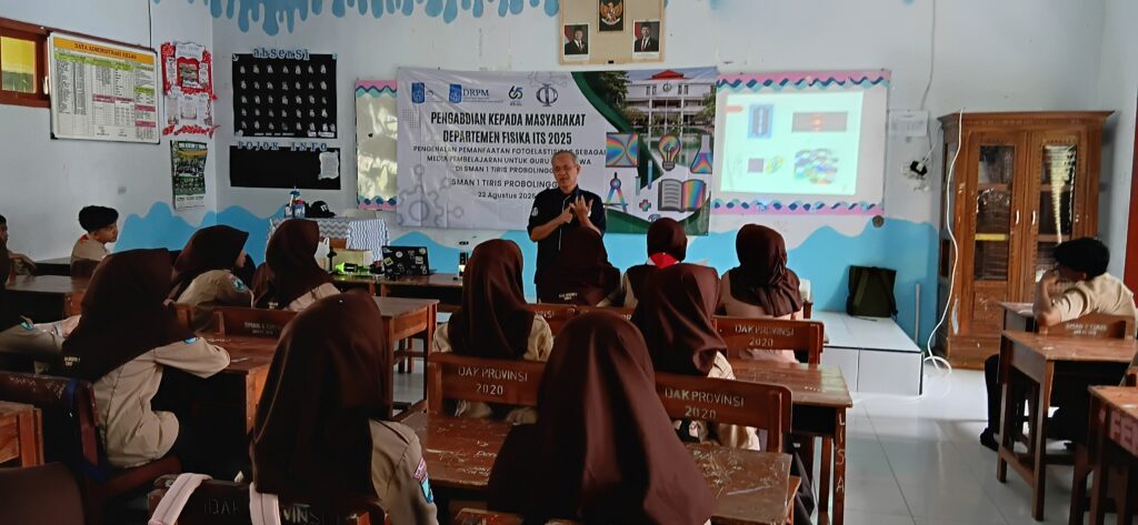 pengabdian masyarakat dosen departemen fisika ITS SMAN ! Tiris Probolinggo