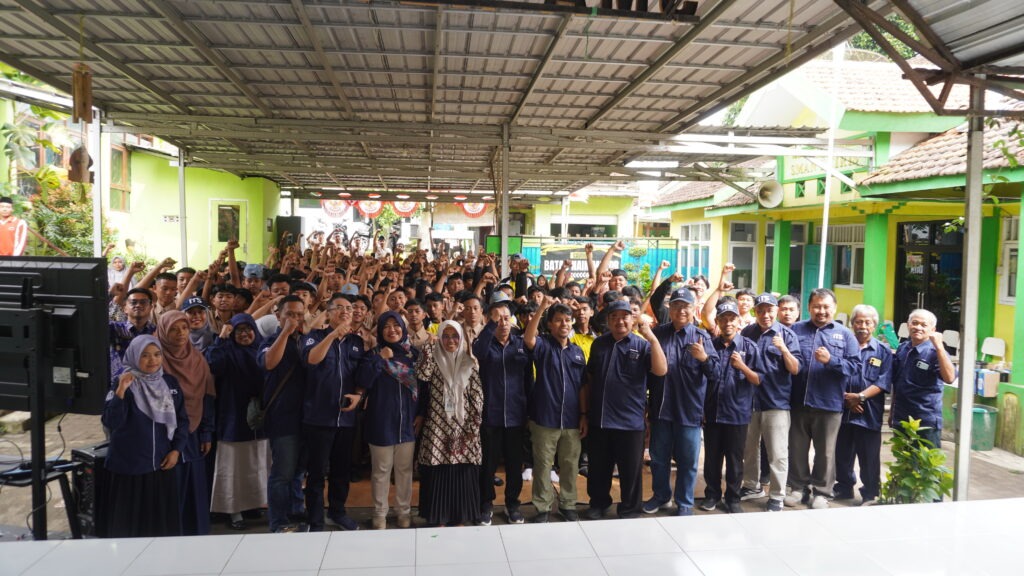 pengabdian masyarakat dosen departemen fisika ITS SMAN ! Tiris Probolinggo