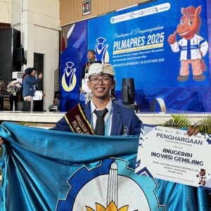 I Putu Evan Priya Saguna menerima penghargaan Anugerah Inovasi Gemilang pada ajang Pilmapres 2025