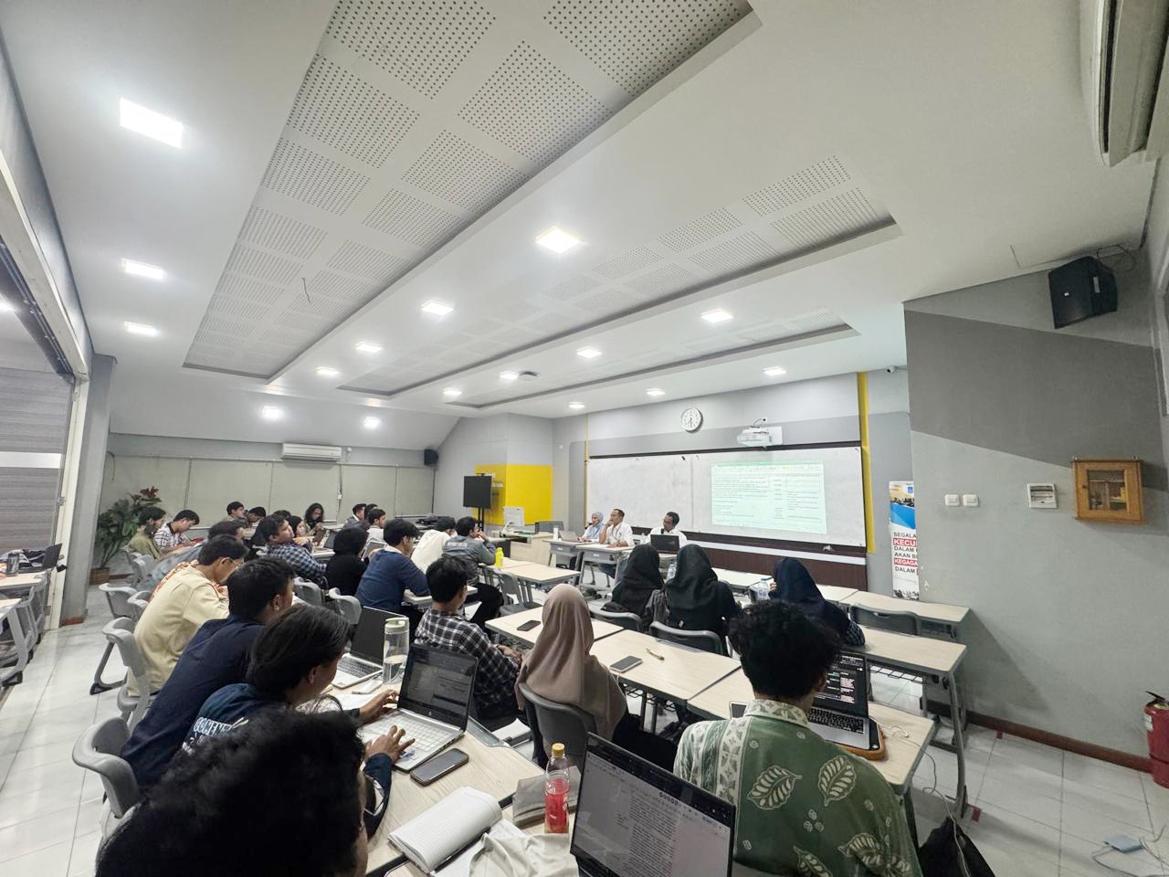 Open Talk Show-Jembatan Aspirasi antara Pimpinan dan Mahasiswa