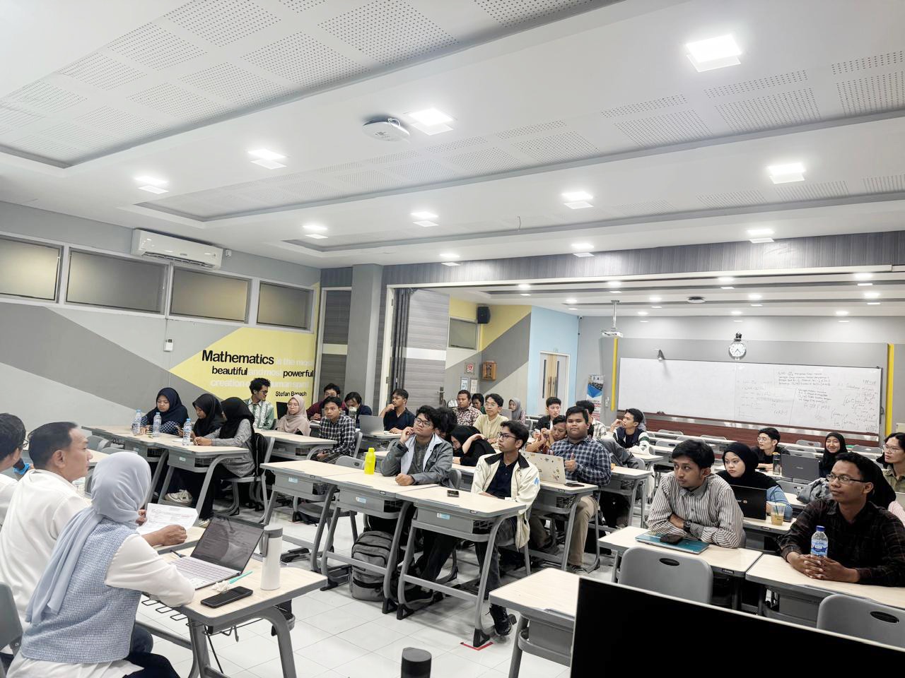 Open Talk Show-Jembatan Aspirasi antara Pimpinan dan Mahasiswa