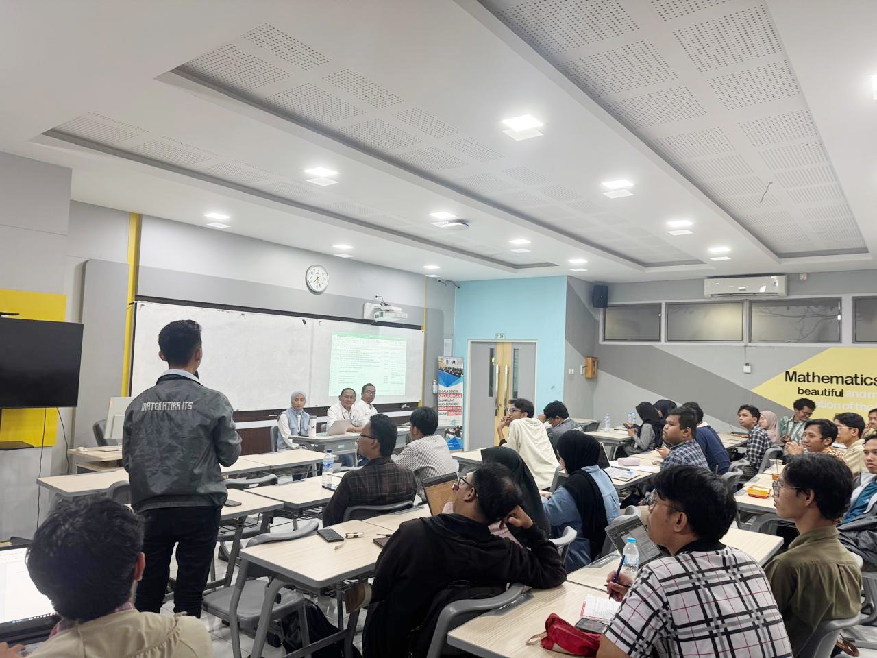 Open Talk Show-Jembatan Aspirasi antara Pimpinan dan Mahasiswa