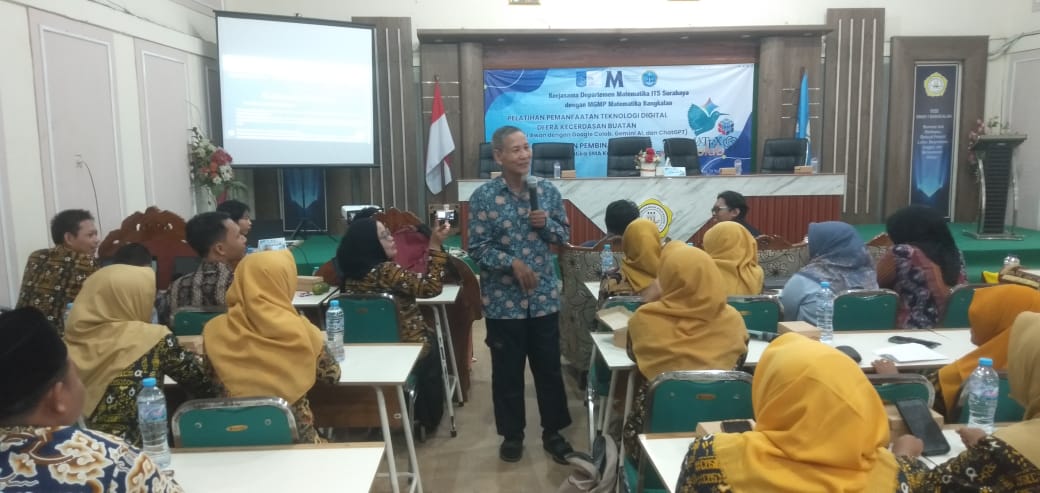 Pelatihan Pemanfaatan Teknologi Digital di Era Kecerdasan Buatan dan Pelatihan Pembina Olimpiade untuk MGMP Matematika SMA Kabupaten Bangkalan