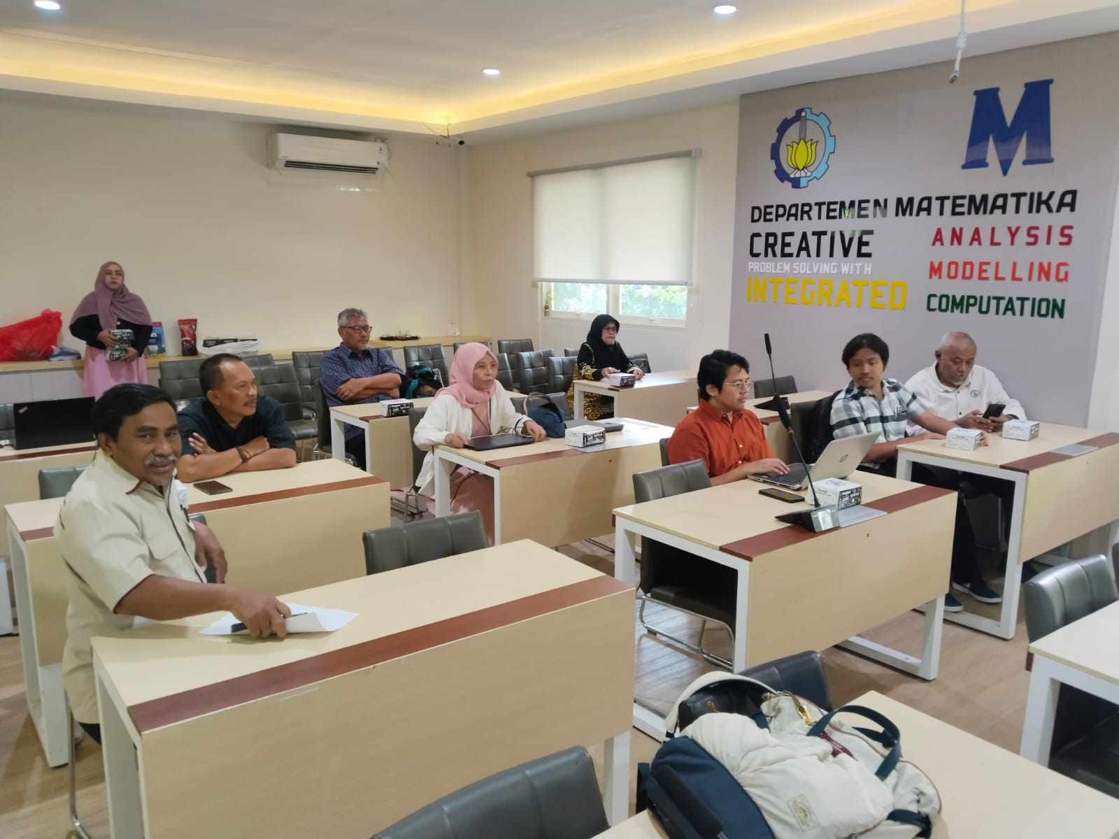 Diskusi Riset dan Kolaborasi Penelitian Departemen Matematika ITS dengan Universiti Teknologi Malaysia