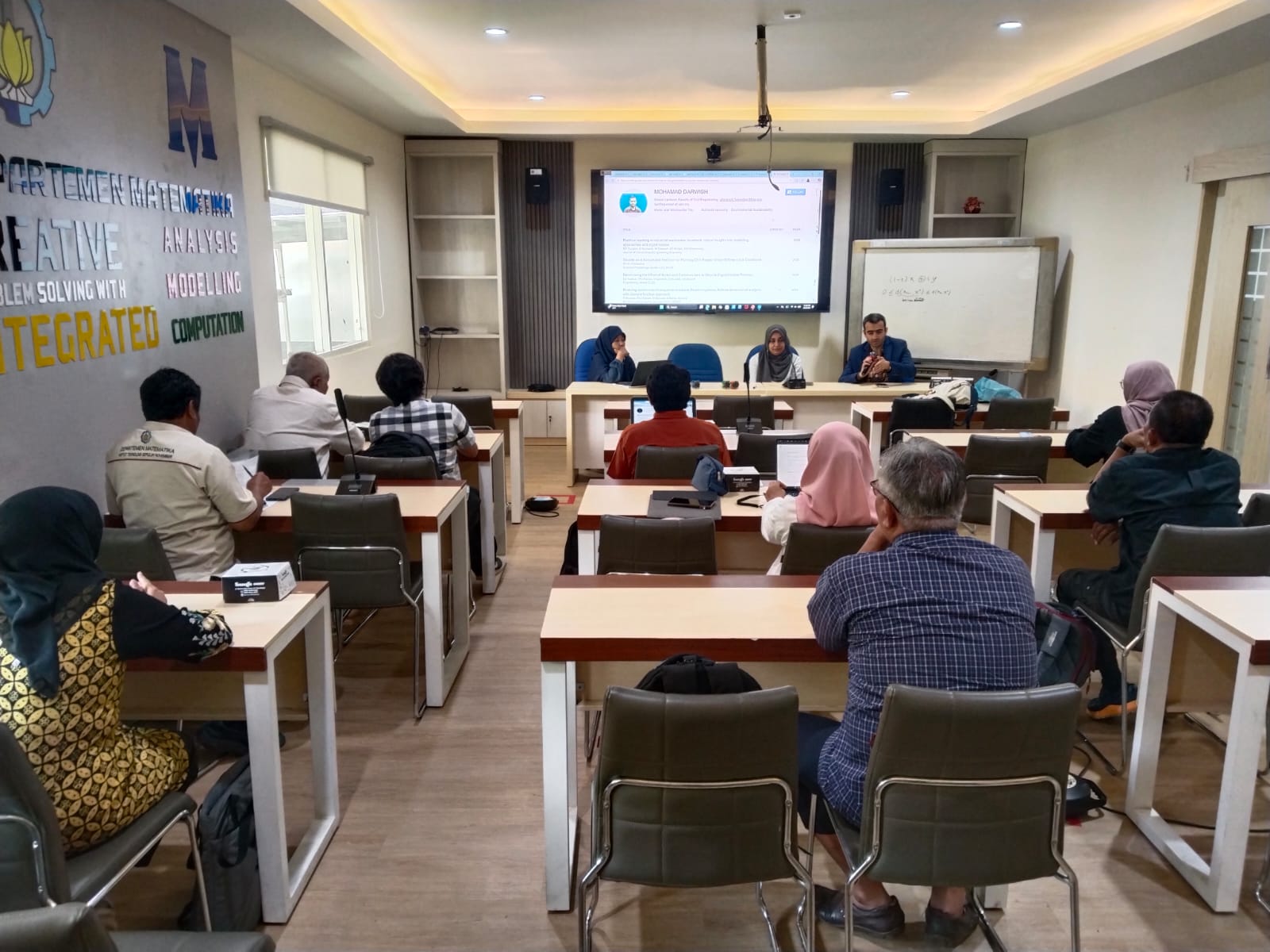 Diskusi Riset dan Kolaborasi Penelitian Departemen Matematika ITS dengan Universiti Teknologi Malaysia