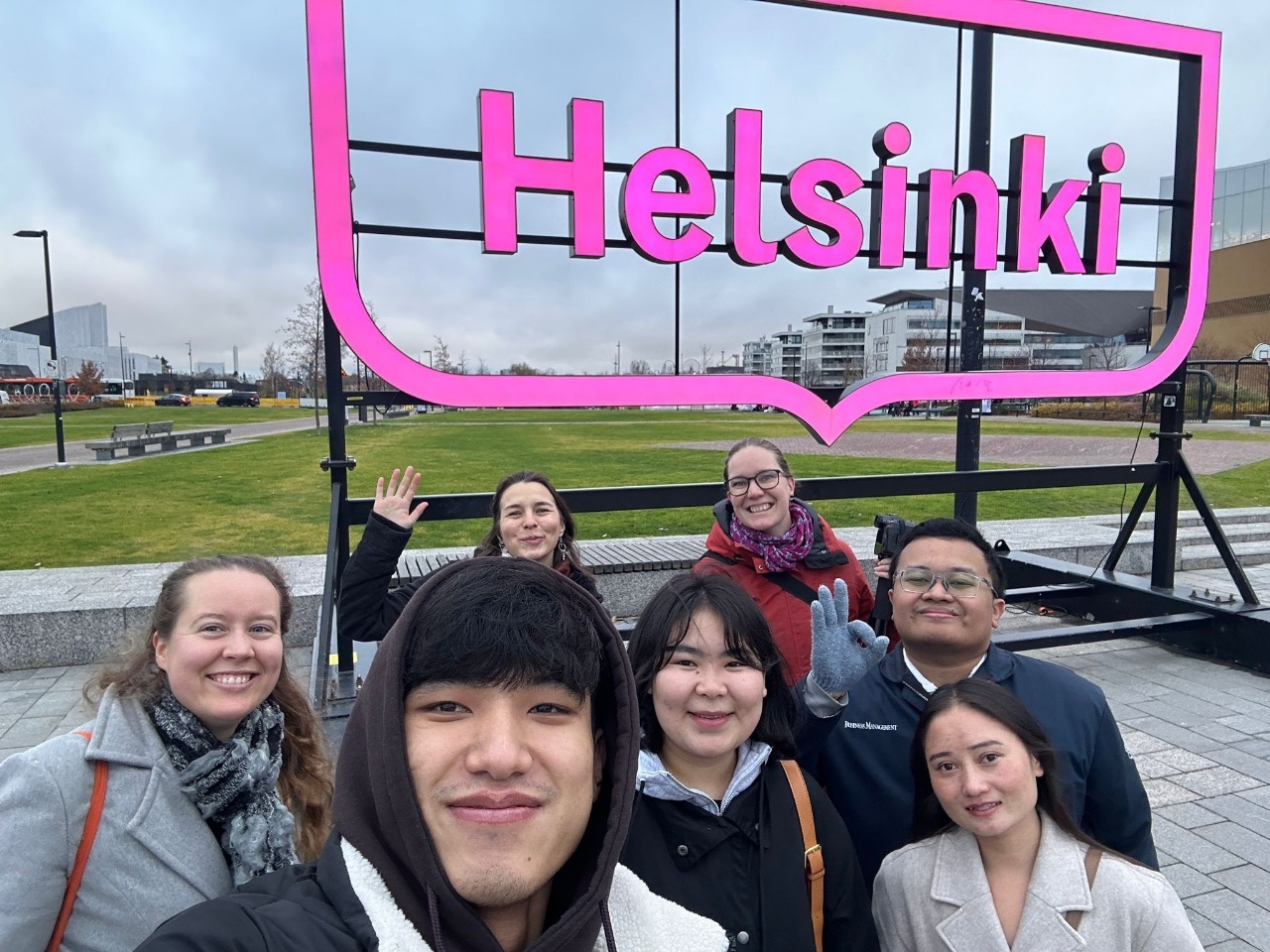 Bima Surya Samudra (kanan belakang) bersama para mahasiswa penerima beasiswa Erasmus+ Global Exchange dari Bhutan dan International Affairs Officer Haaga-Helia University