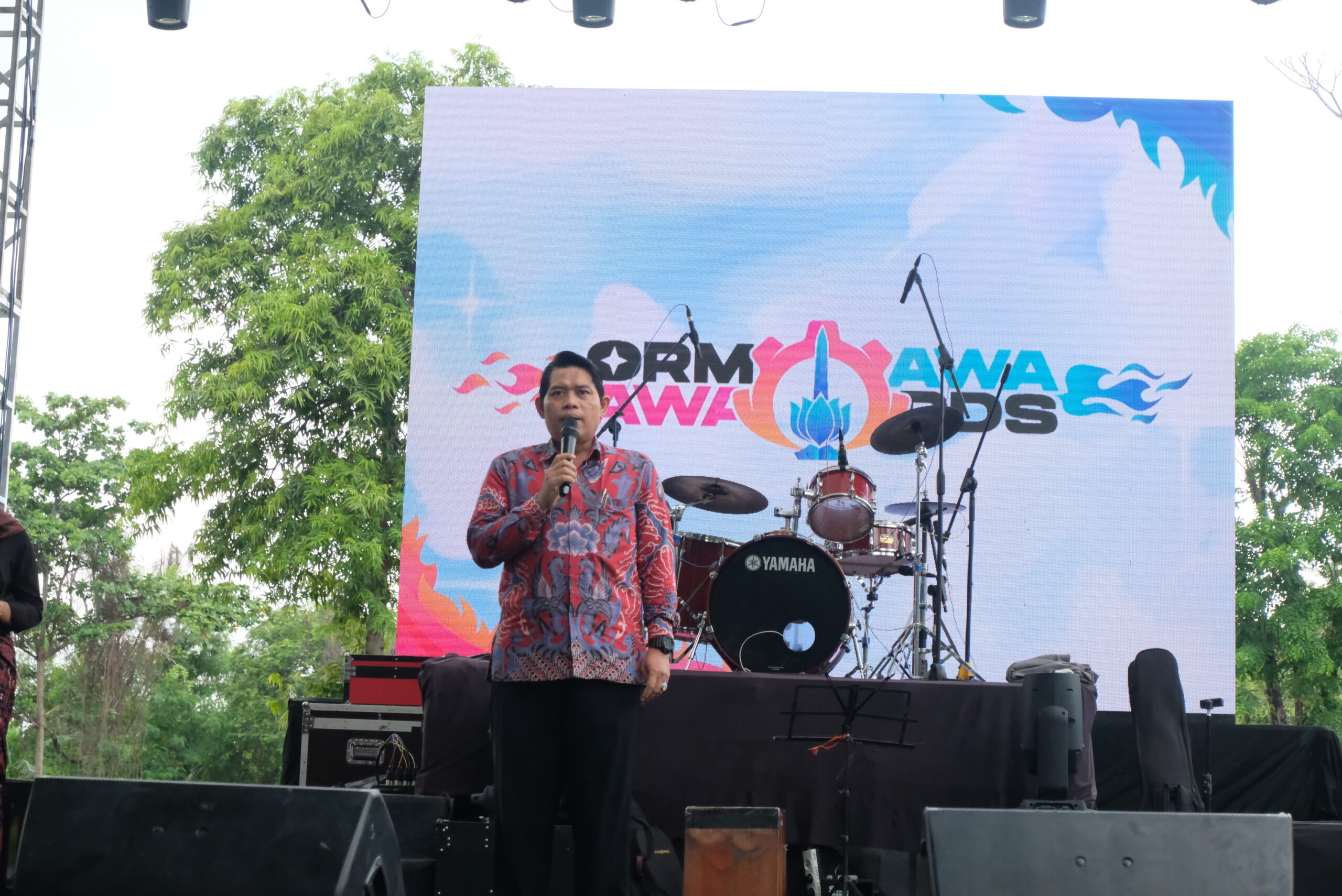 Direktur Kemahasiswaaan ITS Dr Imam Abadi ST MT memberikan sambutannya dalam acara Ormawa Awards 2024