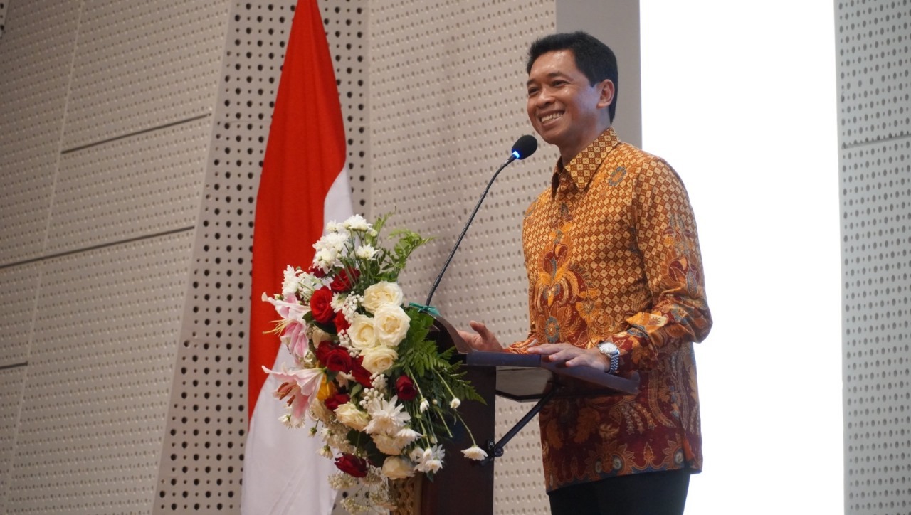 Rektor ITS Prof Ir Bambang Pramujati ST MSc Eng PhD saat memberikan sambutan atas pencapaian ITS dalam gelaran Rapat Pimpinan dan Rector Awards 2024