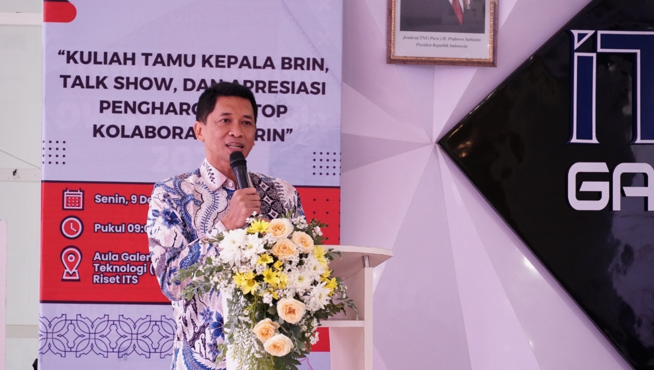Rektor ITS saat memberikan sambutan pada gelaran Apresiasi dan Penghargaan Top Kolaborator BRIN di Gedung Research Center ITS