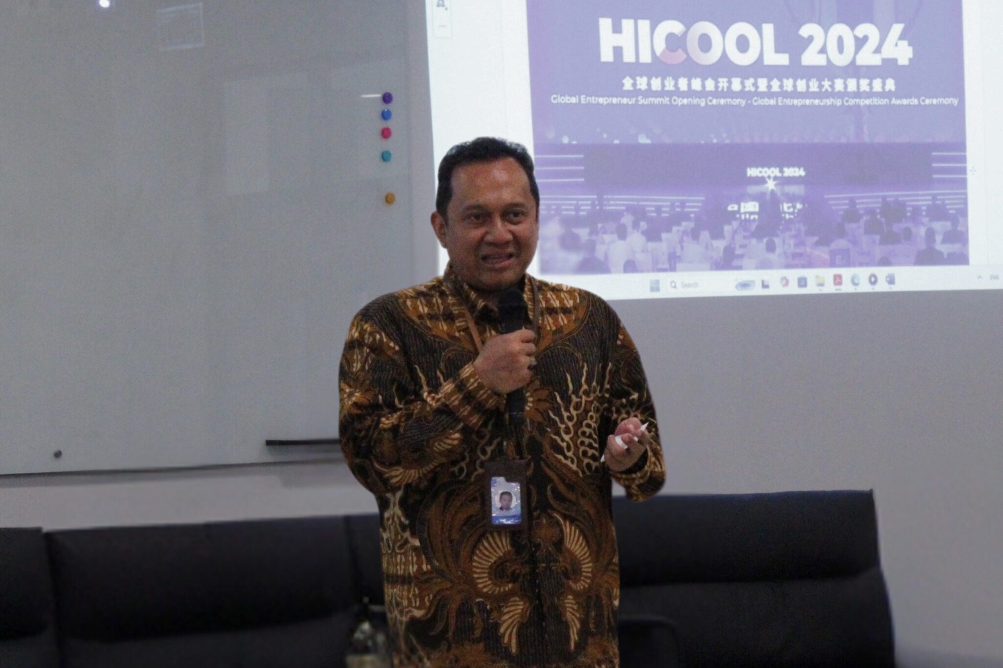Foto Wakil Rektor IV Prof Agus Muhamad Hatta ST MSi PhD saat memberikan sambutan pada Sosialisasi Kompetisi HICOOL 2025