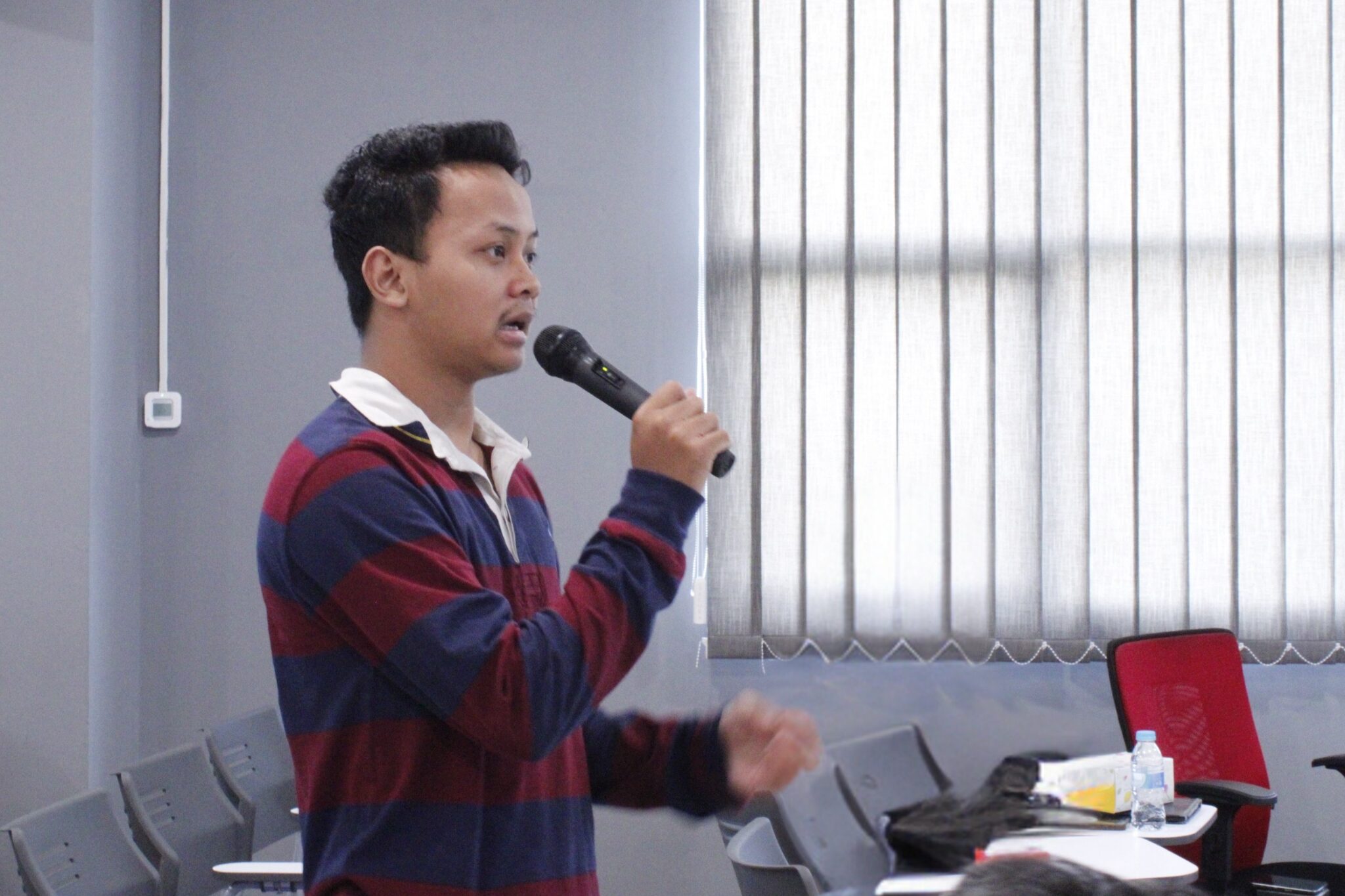 Foto Mahasiswa ITS saat <yoastmark class=