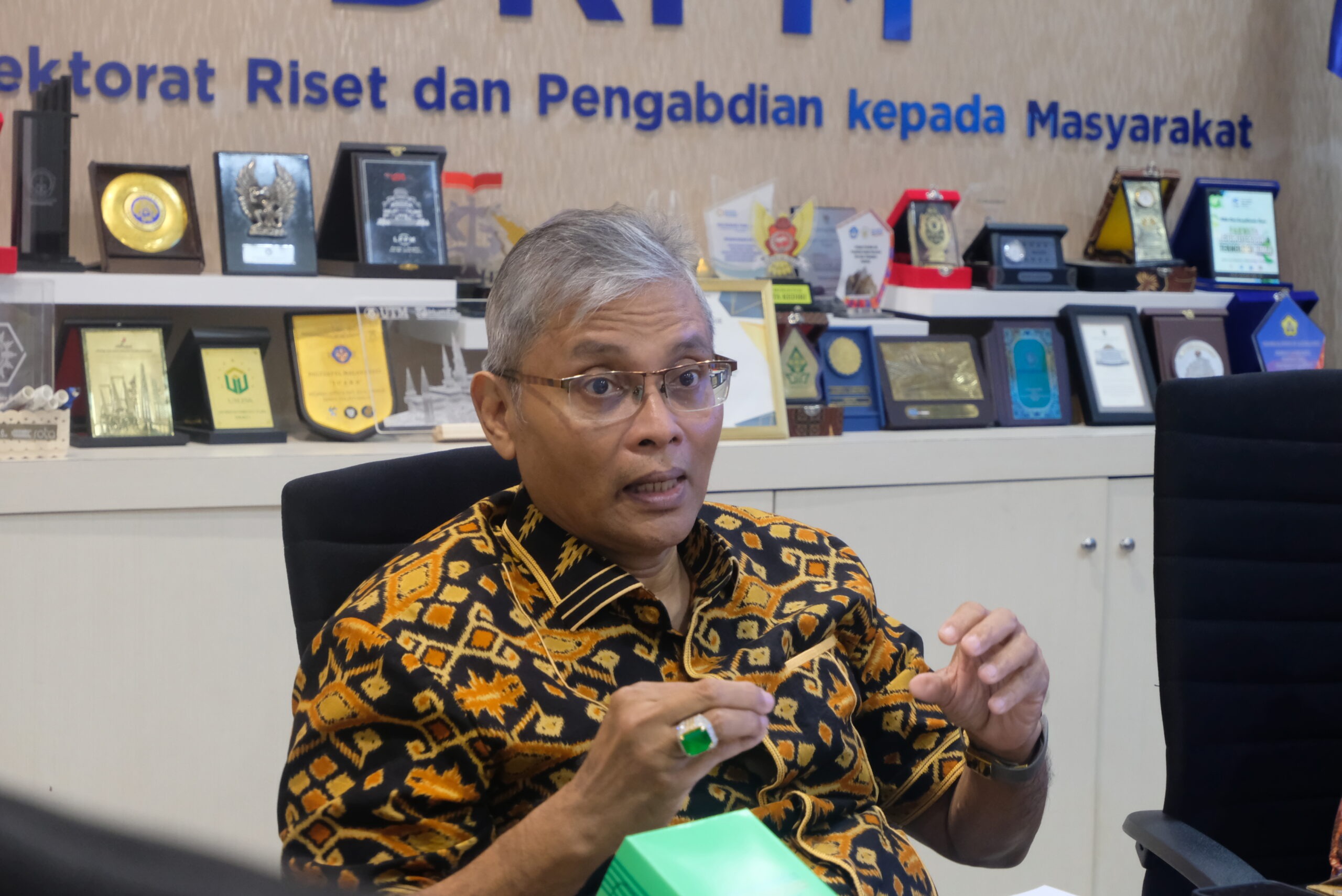 Kepala Pusat Studi Pengembangan Industri dan Kebijakan Publik (PSPI-KP) ITS, Dr Ir Arman Hakim Nasution MEng saat menjelaskan tujuan diciptakannya BUMD Institute pada ... , Kamis (27/2)