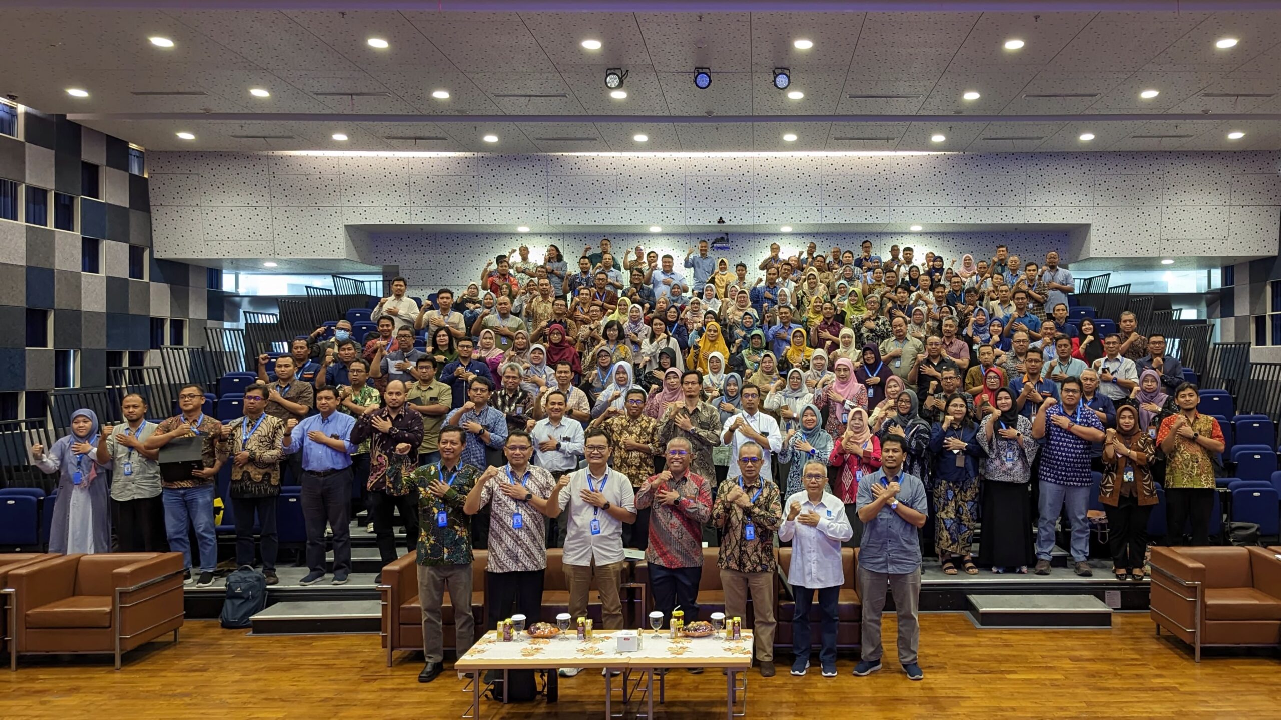 Foto jajaran pejabat bari ITS dalam Sekolah Teknis Pemimpin ITS 2025