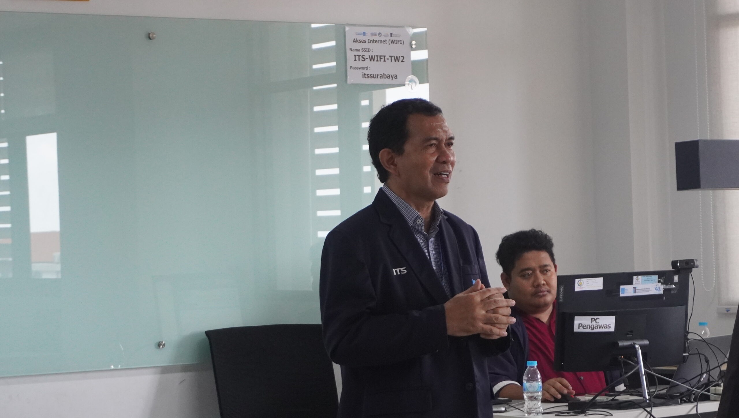 Gambar Kepala DTI dalam guest lecturer