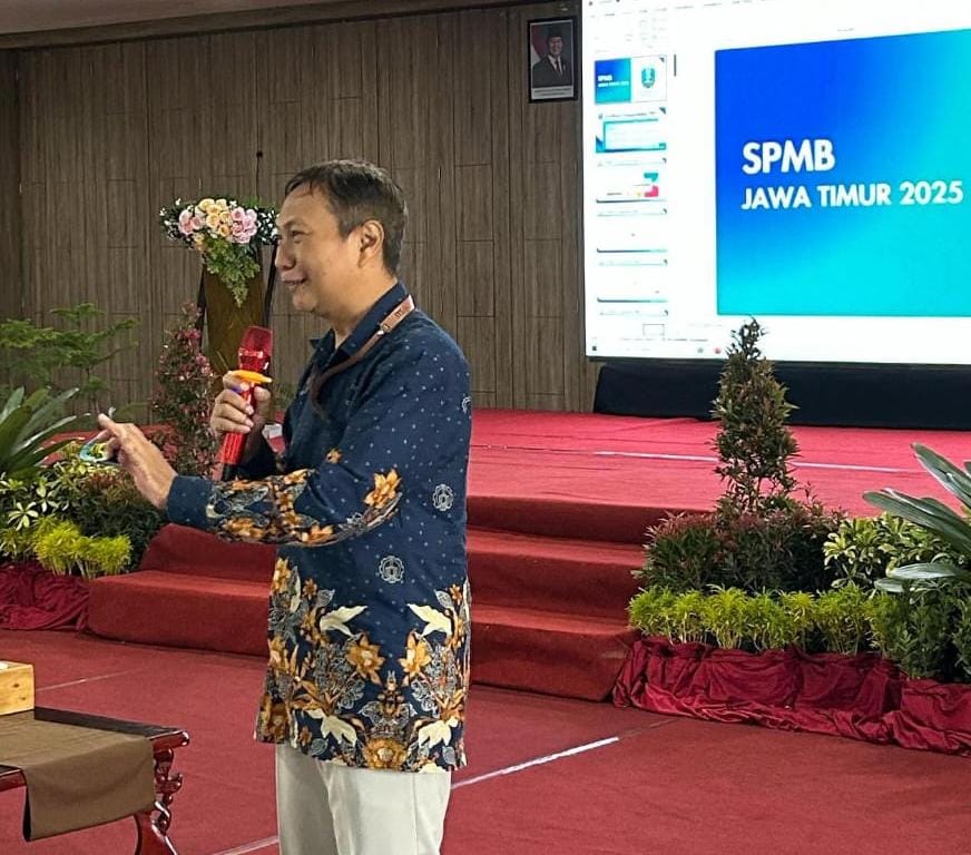 Inventor SENOPATI Dr Dwi Sunaryono SKom MKom ketika memaparkan peran SENOPATI dalam mendukung SPMB Jawa Timur 2025
