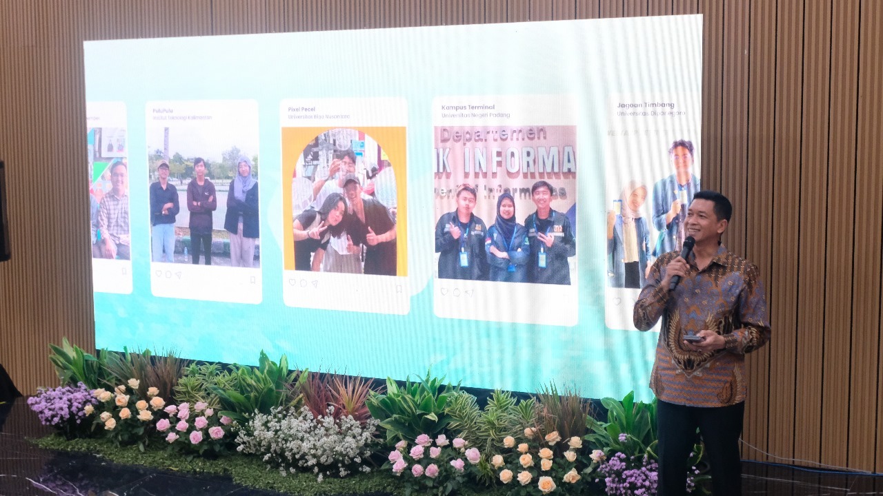 Rektor ITS Prof Ir Bambang Pramujati ST MSc Eng PhD saat memberikan sambutan dalam Grand Final WasteTrack 2025 di Tower 2 ITS