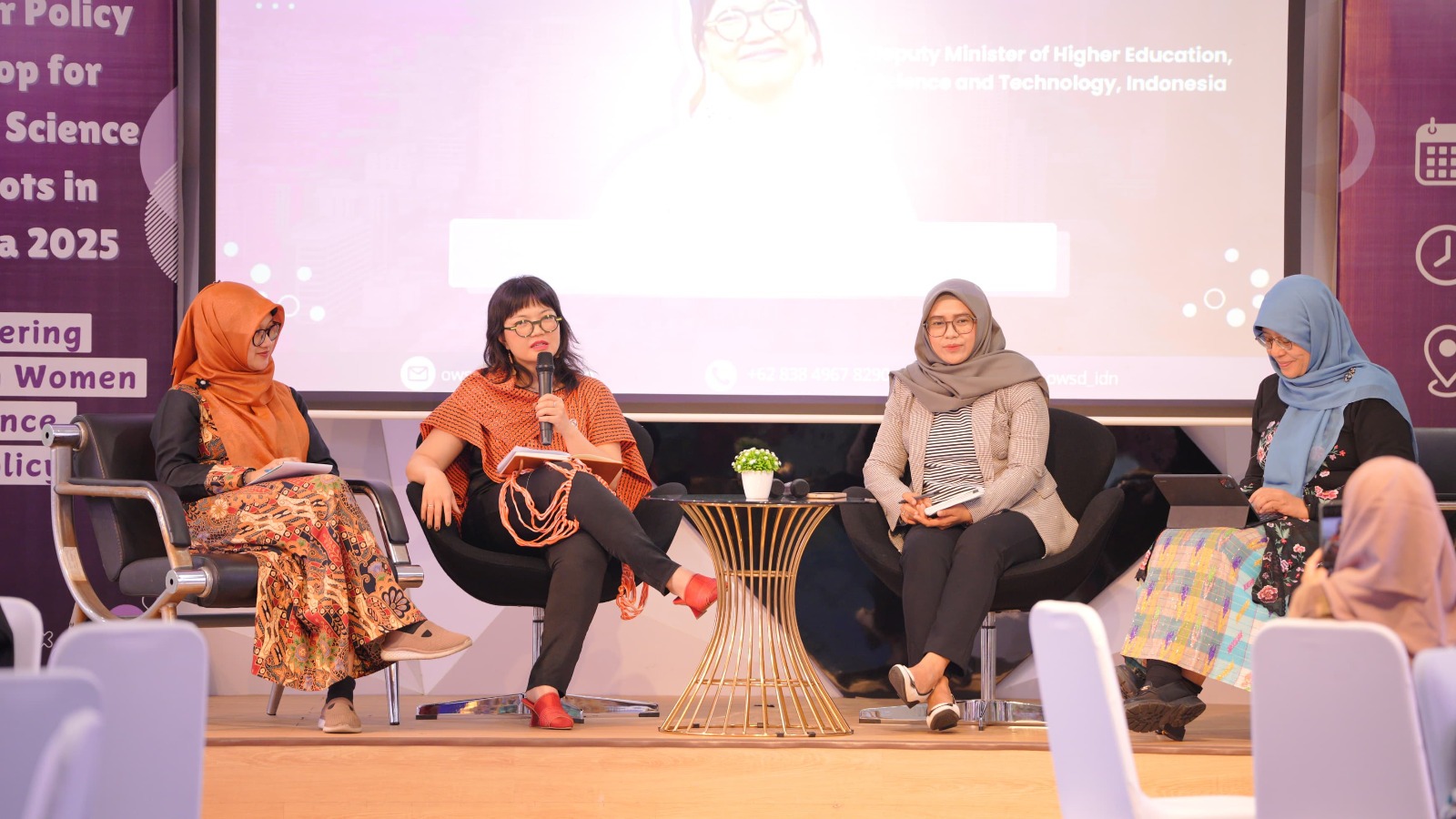 Wakil Menteri Diktisaintek RI Prof Stella Christie PhD (dua dari kiri) saat memaparkan keterkaitan antara sains dan kebijakan di Indonesia serta peran perempuan di dalamnya