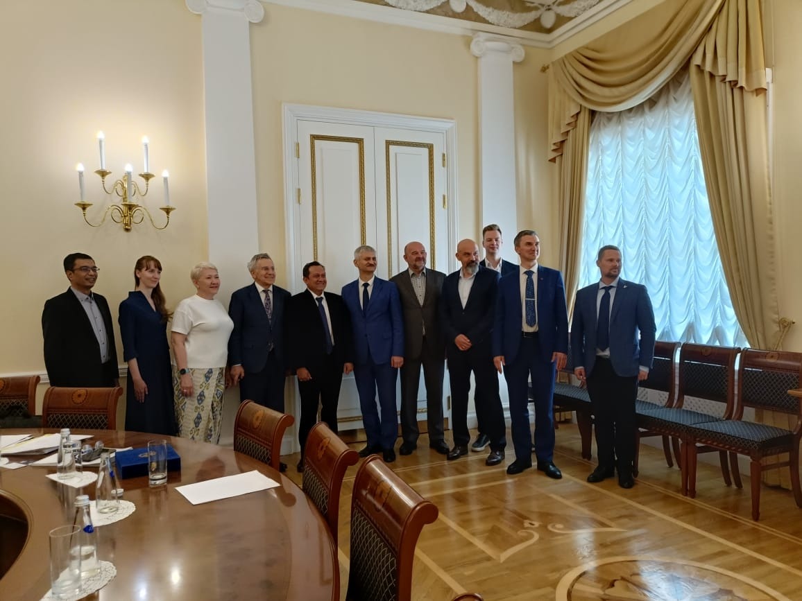 Wakil Rektor IV ITS Prof Muhamad Hatta ST MSi PhD (lima dari kiri) saat menghadiri International Partnership Week di Rusia