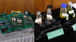 (dari kiri) Newsletter Academia SRE, CQDs-Modified Bifunctional Coating untuk Sel Surya, serta Biodiesel 4th Generation sebagai produk yang diluncurkan Departemen Research and Innovation dalam kegiatan Press Release