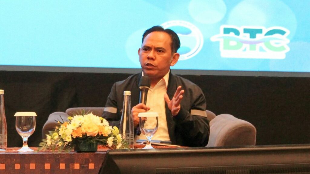 Gambar Praktisi BUMD Dr Dr Ir H Ady Setiawan SH MH MM MT PIA IPM Asean Eng Clc saat memaparkan transformasi konsep Danantara sebagai financial engineering di sektor BUMD