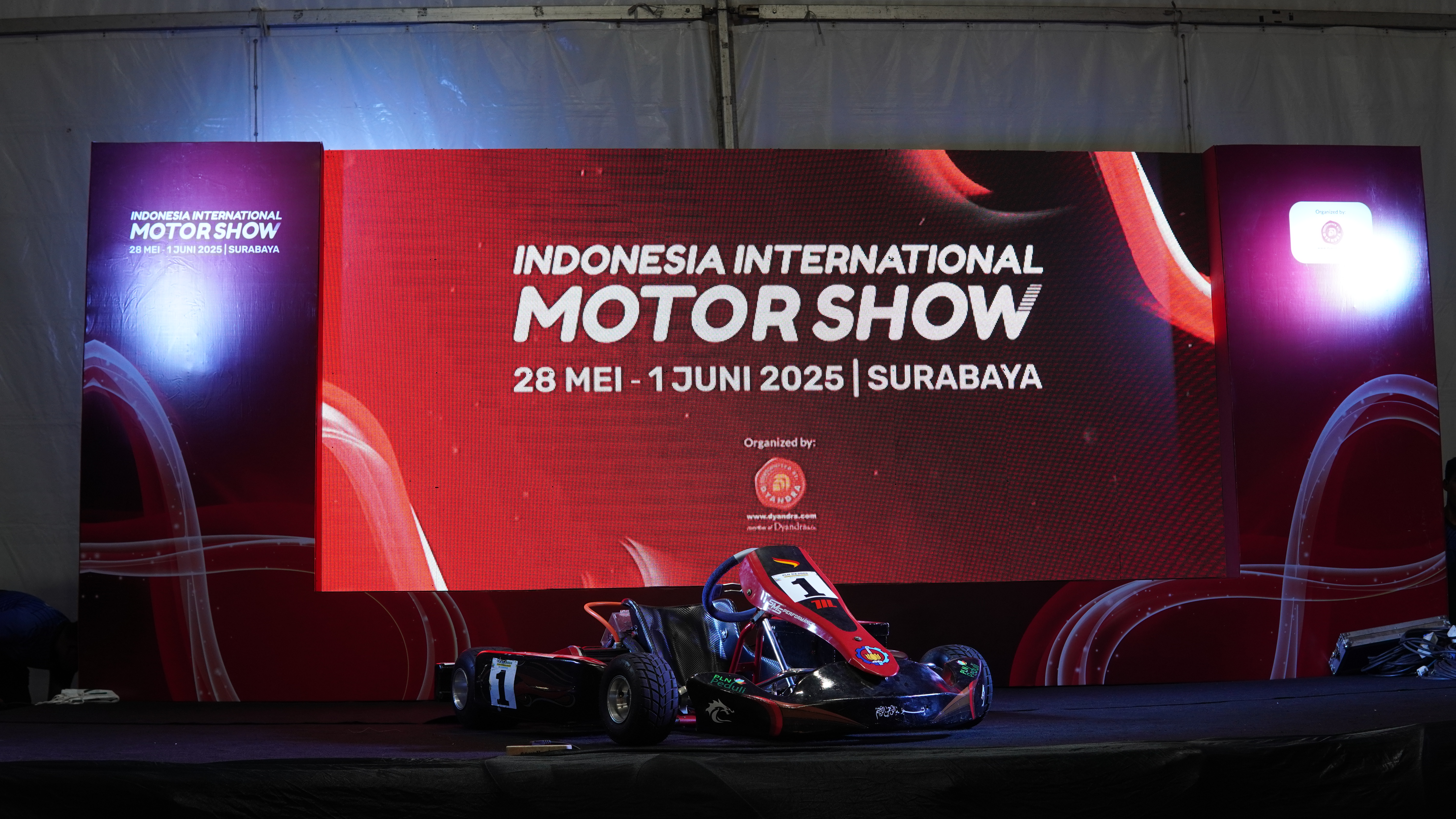 Nogogeni Go-kart yang dapat menempuh kecepatan lebih dari 80 kilometer per jam saat dipamerkan di acara IIMS Surabaya 2025