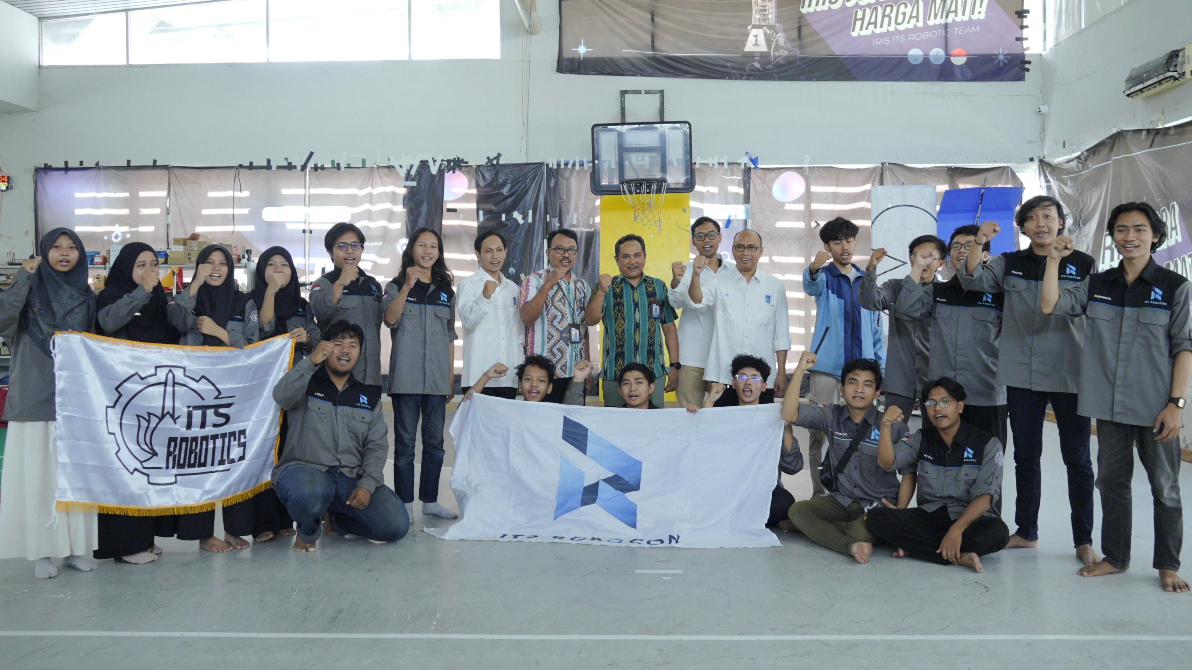 Tim ABU Robocon ITS saat pelepasan delegasi untuk berlaga di KRAI 2025