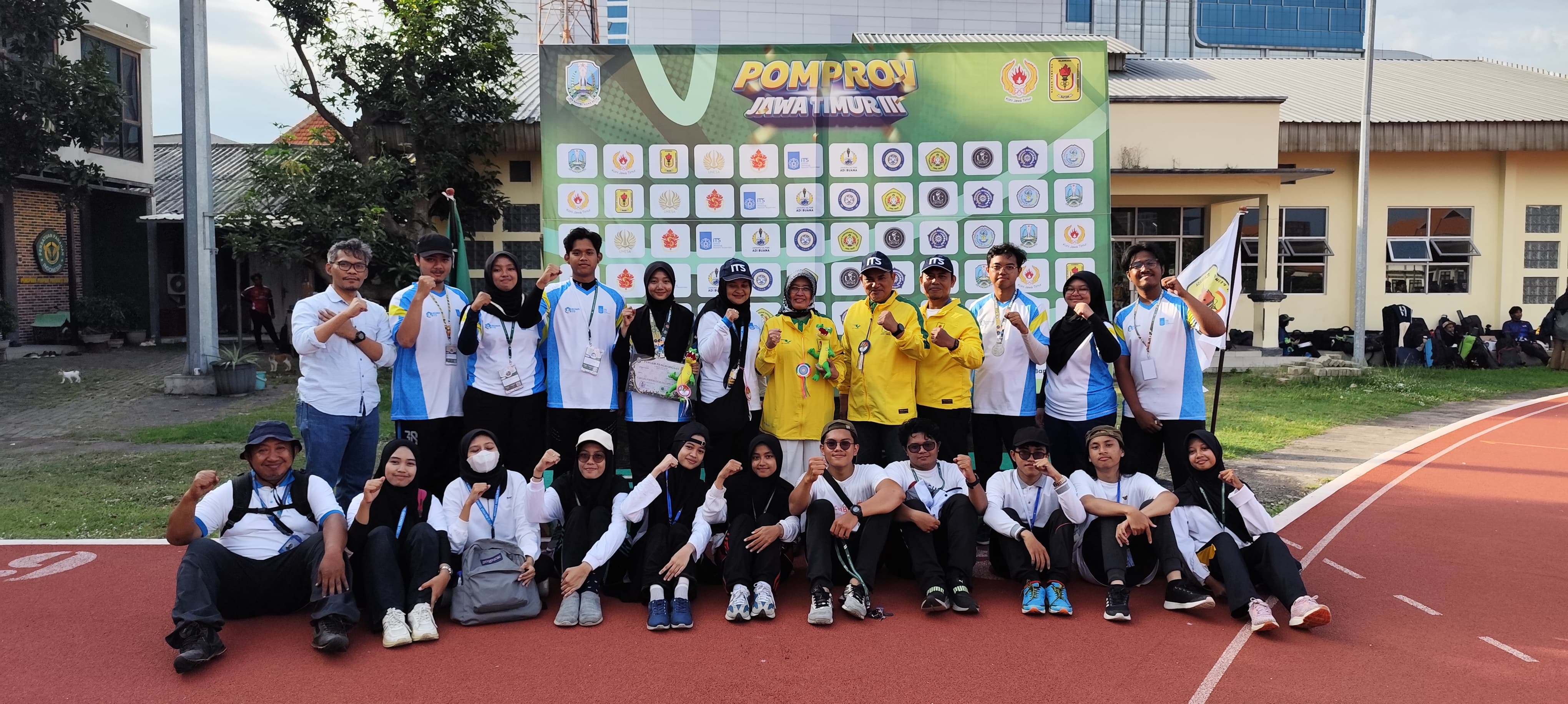 Tim Panahan ITS dan penyelenggara pada ajang POMPROV Jawa Timur III 2025 cabor panahan