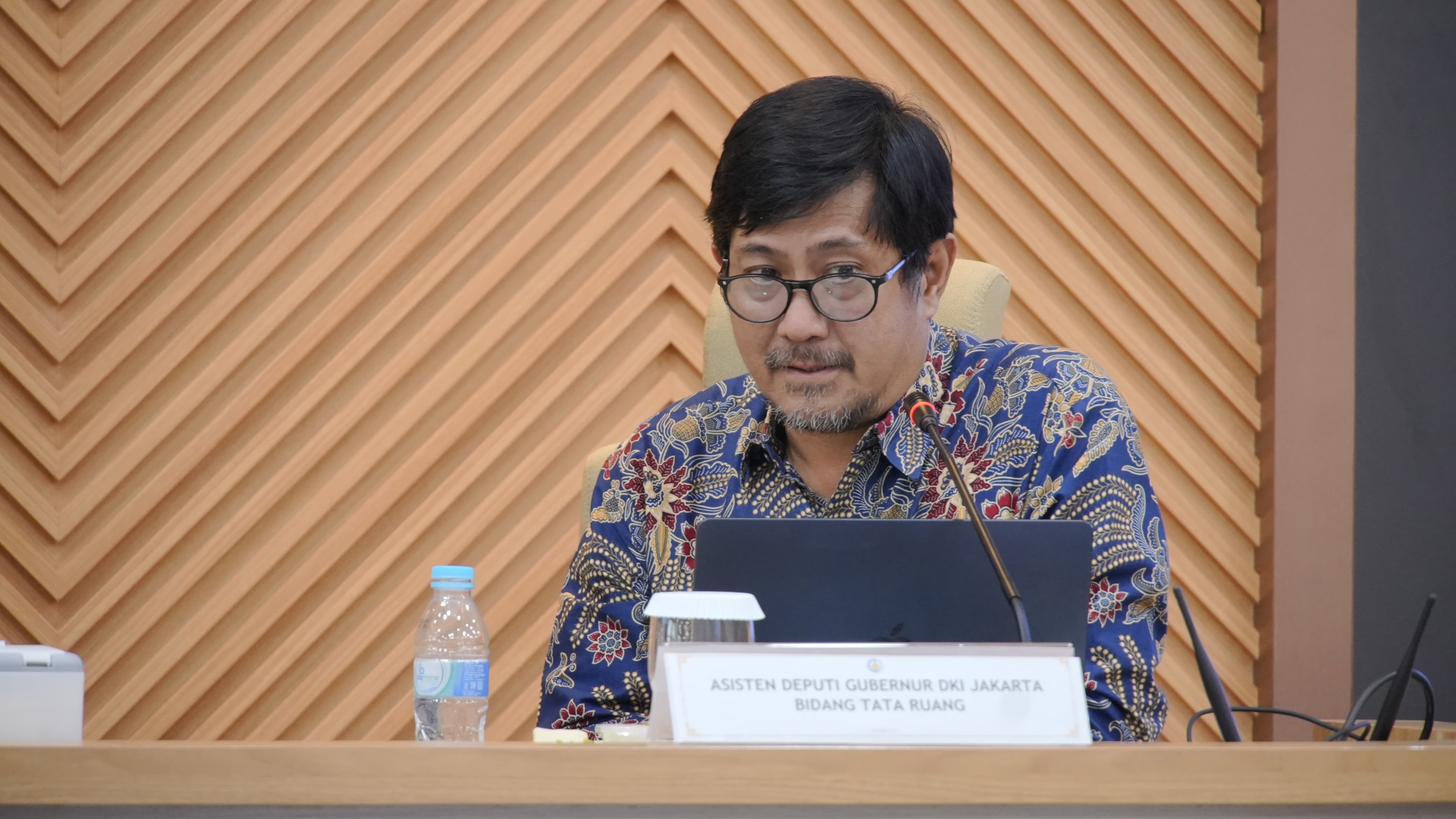 Asisten Deputi Gubernur Bidang Tata Ruang DKI Jakarta Ir Benni Agus Candra MSi saat memaparkan implementasi digital twin untuk DKI Jakarta