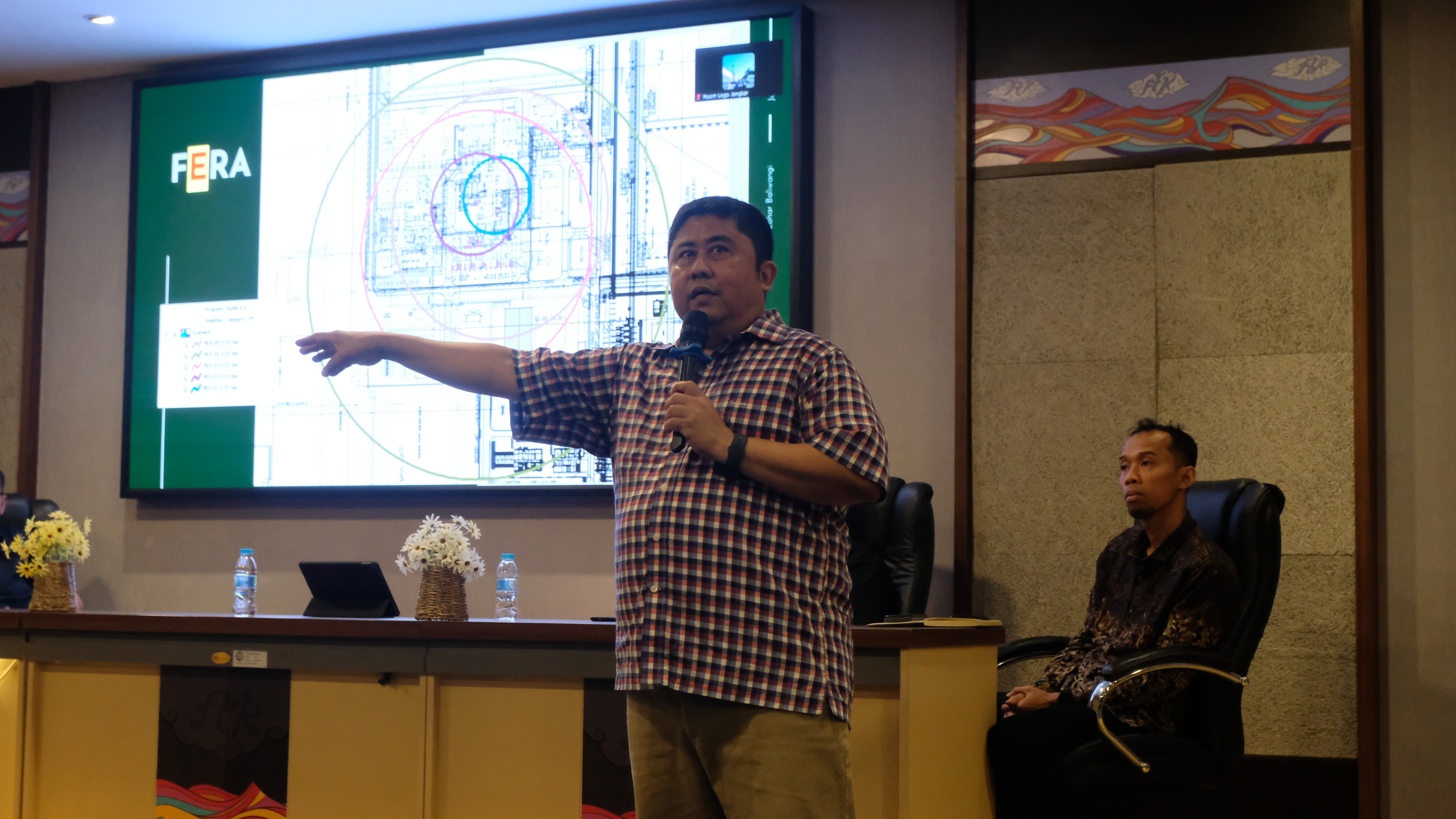 Gambar Dr Lahar Baliwangi membawakan topik Process Designing Safety saat Kuliah Tamu