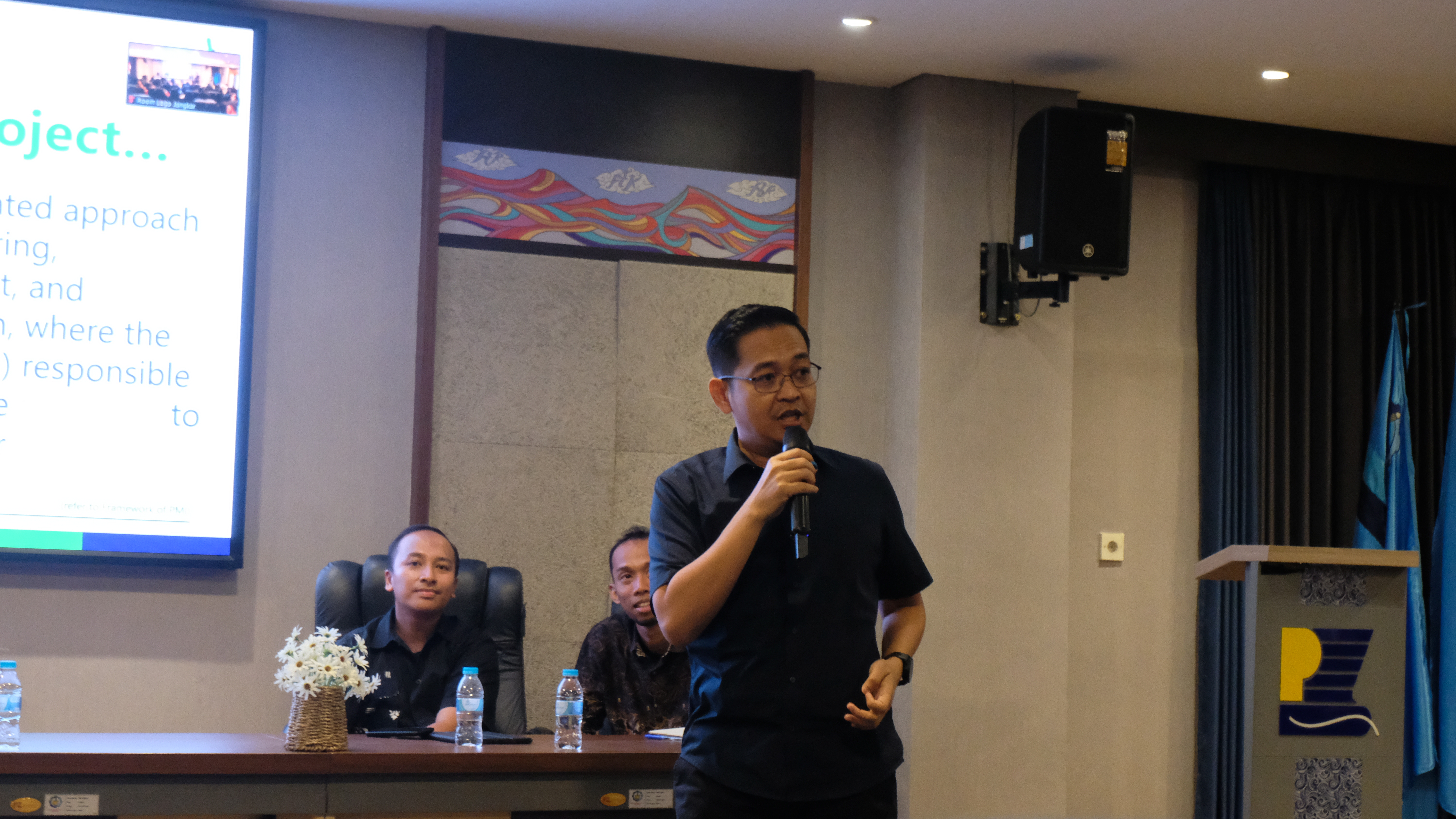 Gambar Kepala Manajemen Proyek PT Tripatra Engineers and Constructors Rusmanto membahas mengenai proyek Engineering, Procurement, and Construction (EPC)