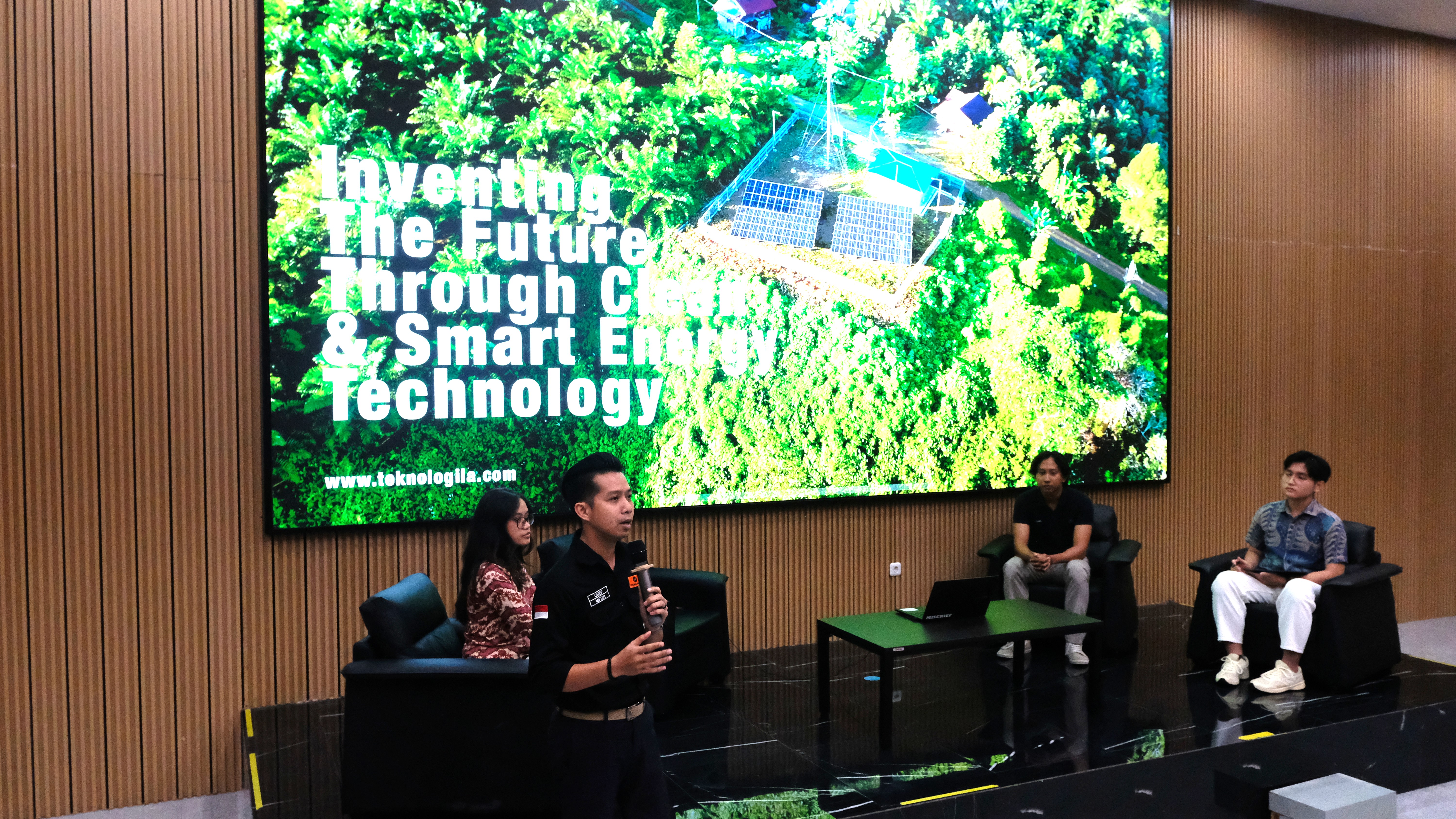 Founder dan CEO dari PT Teknologila Ir Miftah Yama Fauzan ST MPhil ketika memaparkan dalam sesi talkshow EVOLVE 2025