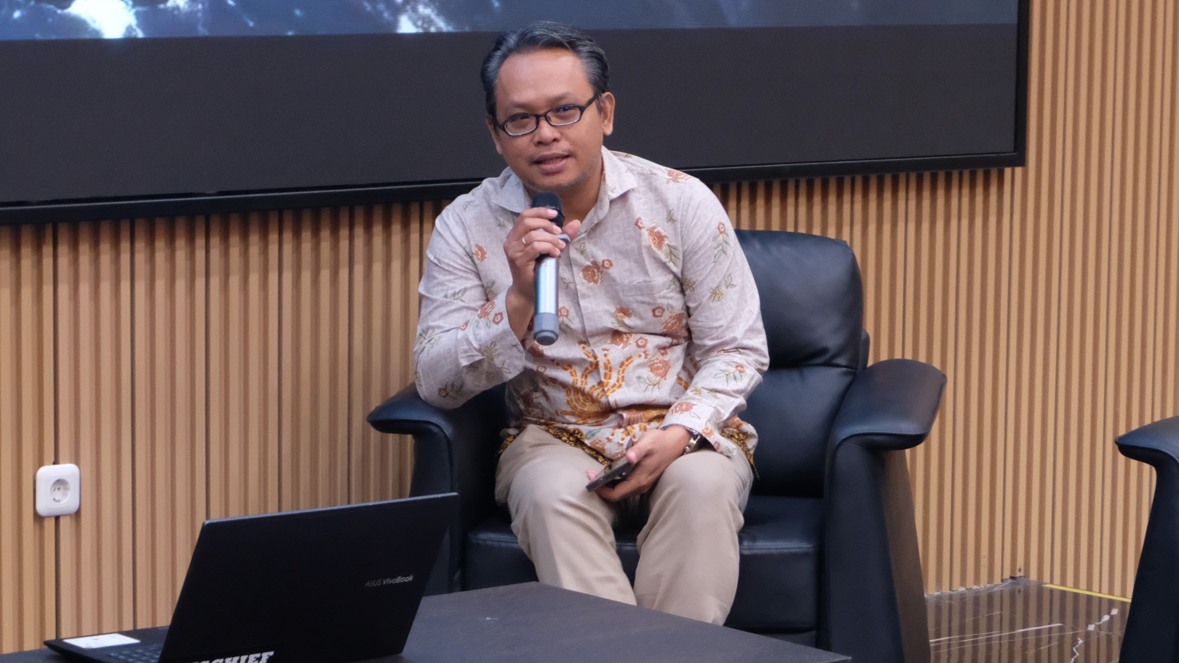 Vice President Technology Development PT PLN Nusantara PowerIr Ardi Nugroho ST MT IPM ketika memaparkan dalam sesi talkshow EVOLVE 2025