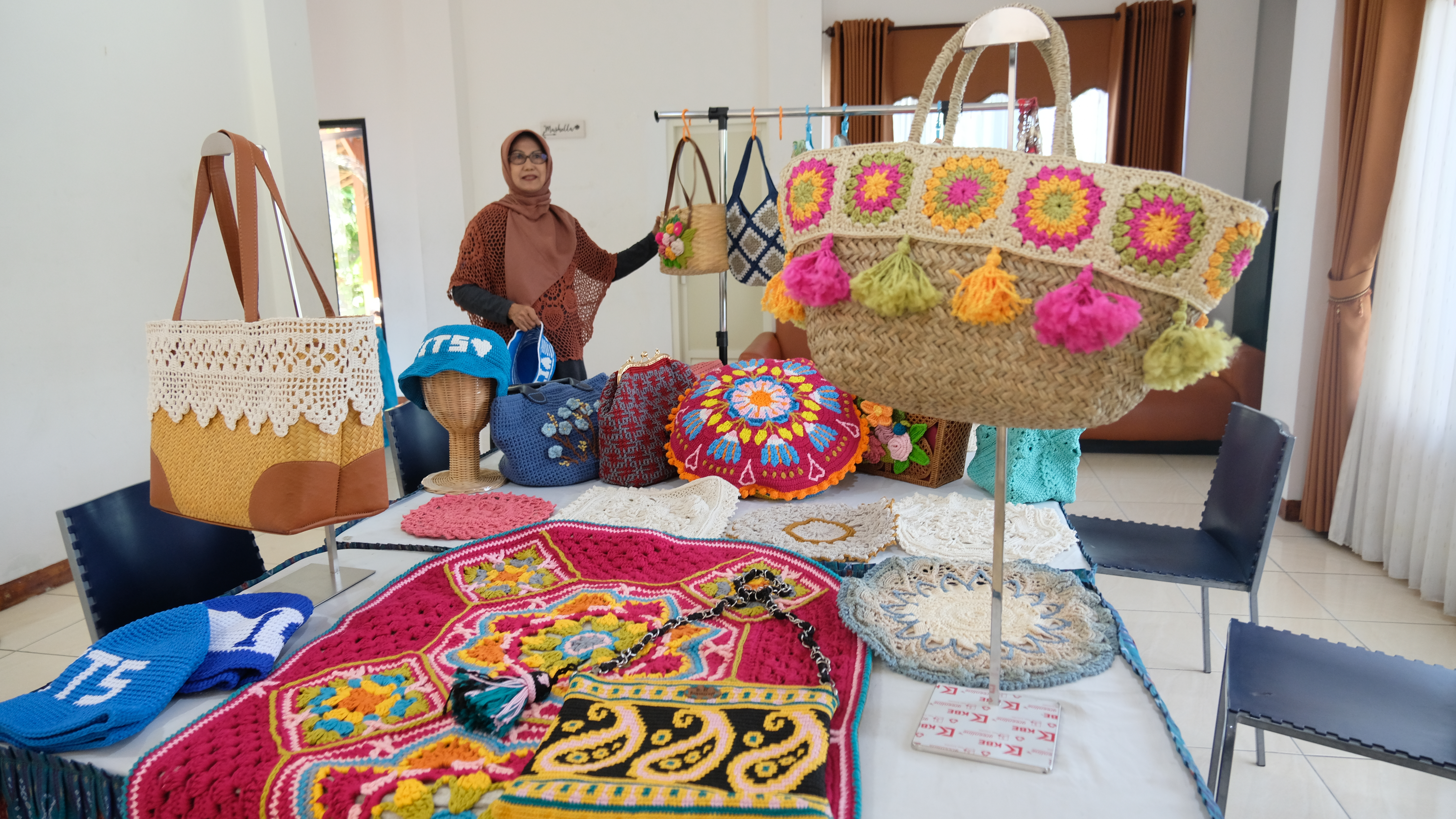 Beberapa hasil karya dari para anggota komunitas rajut mayang yang ada di DWP ITS