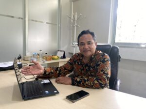 Direktur Kemahasiswaan ITS Nur Syahroni ST MT PhD dalam menjelaskan pentingnya peran beasiswa dalam membantu mencapai pendidikan berkualitas dan mengurangi kemiskinan