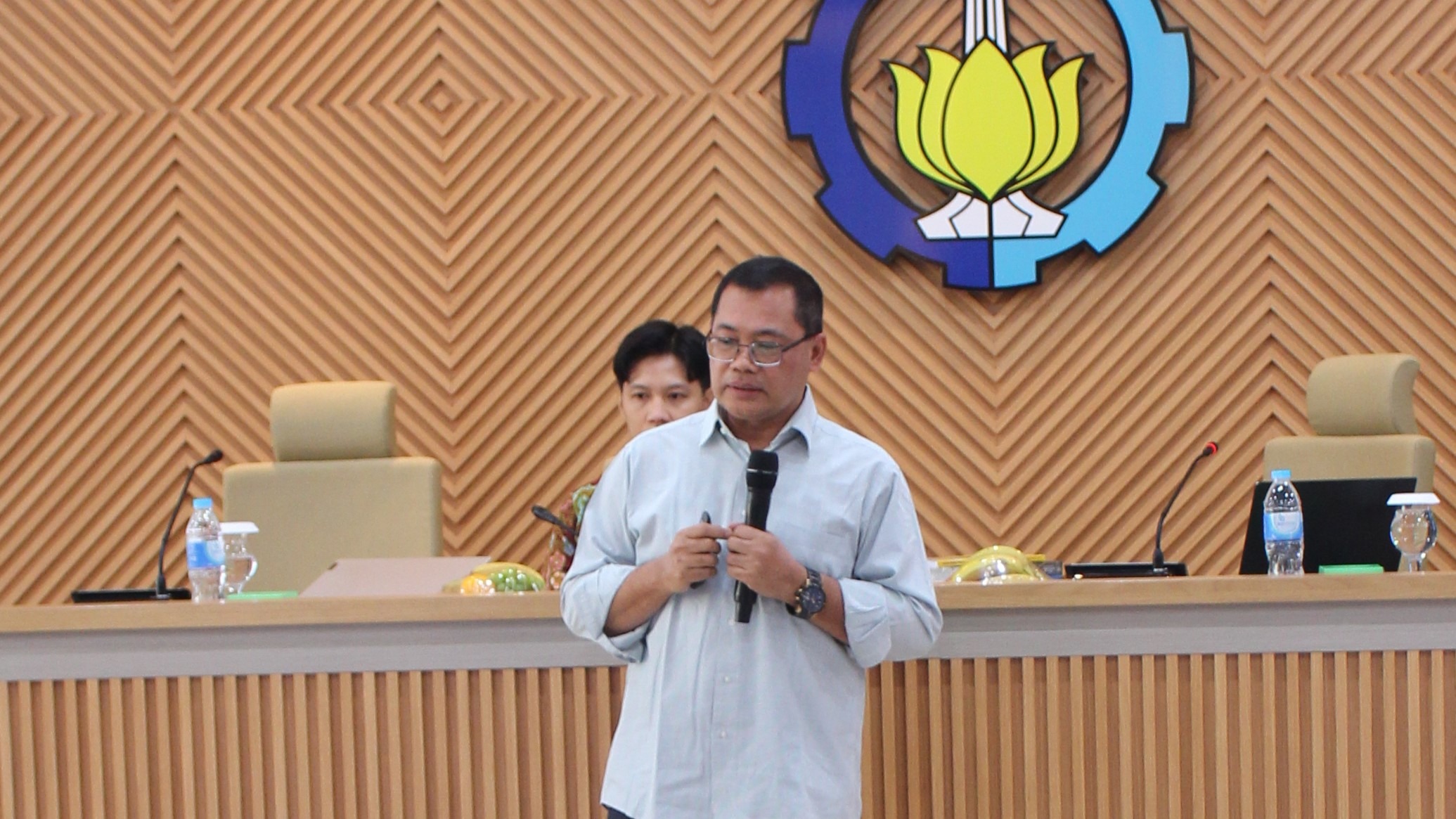 Gambar Prof Dr Purnawan Basundoro SS mengulas peran strategis perguruan tinggi 