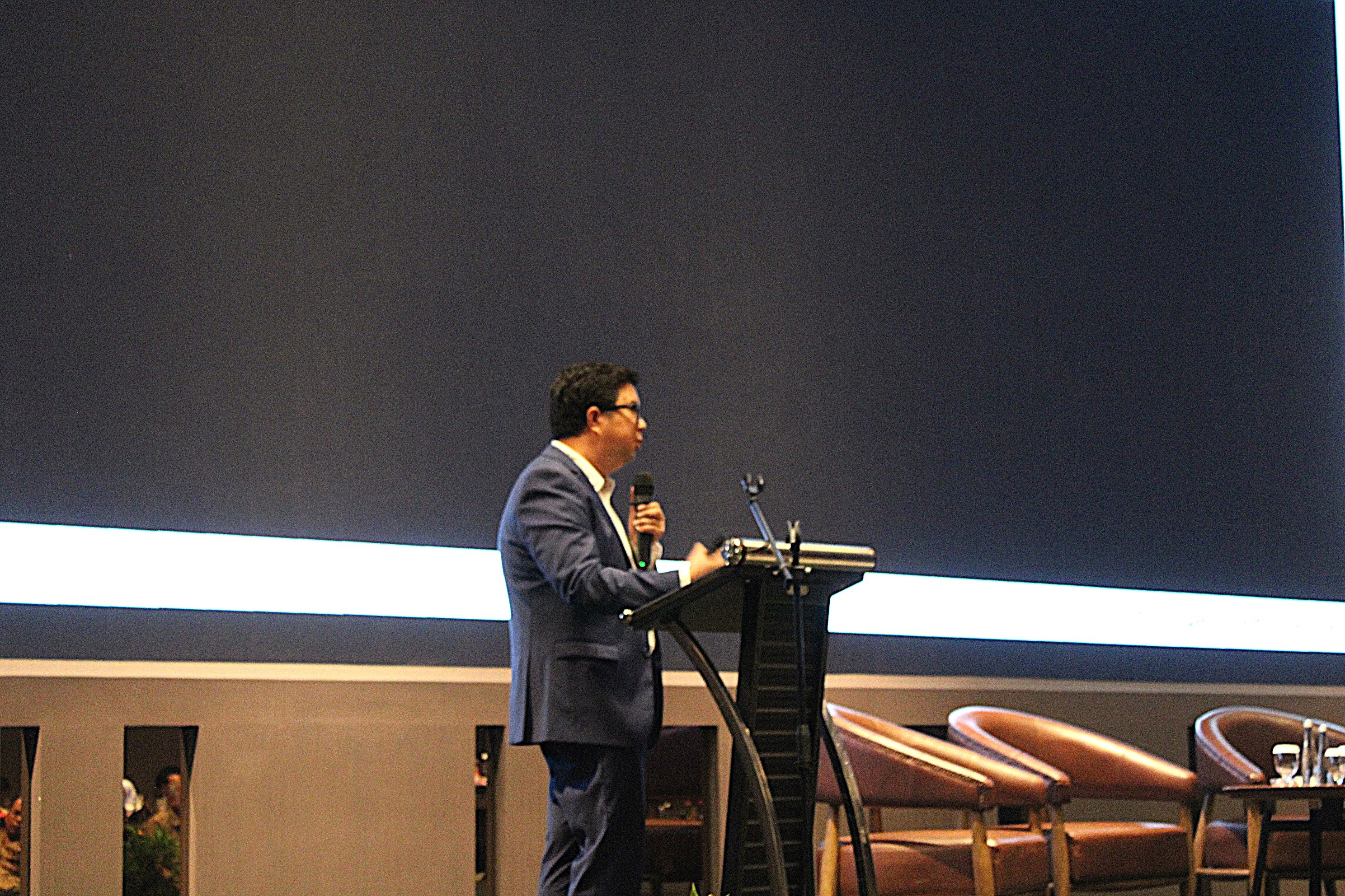 Director of The Space Information Infrastructure Bureau of Philippines Space Agency (PhilSA), Filipina Prof Ariel C. Blanco ketika menjadi pembicara kunci di kegiatan GeoICON 2025