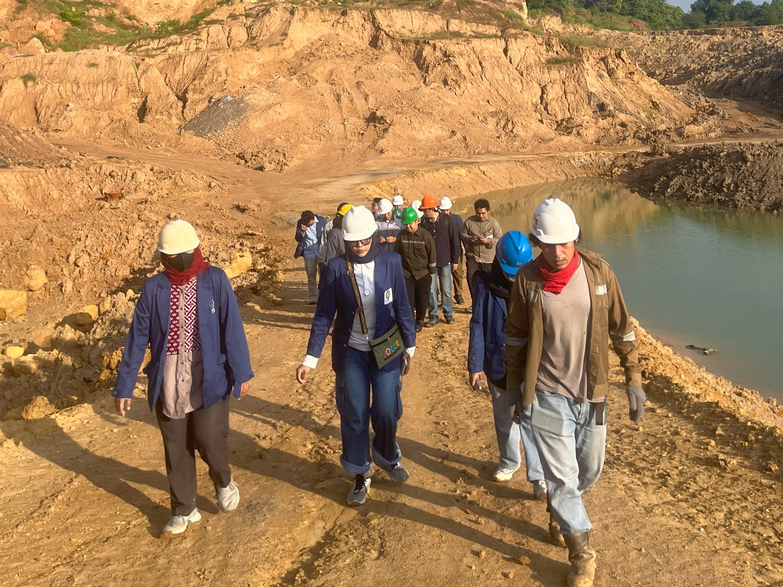 Kunjungan ke CV Fajar Putih