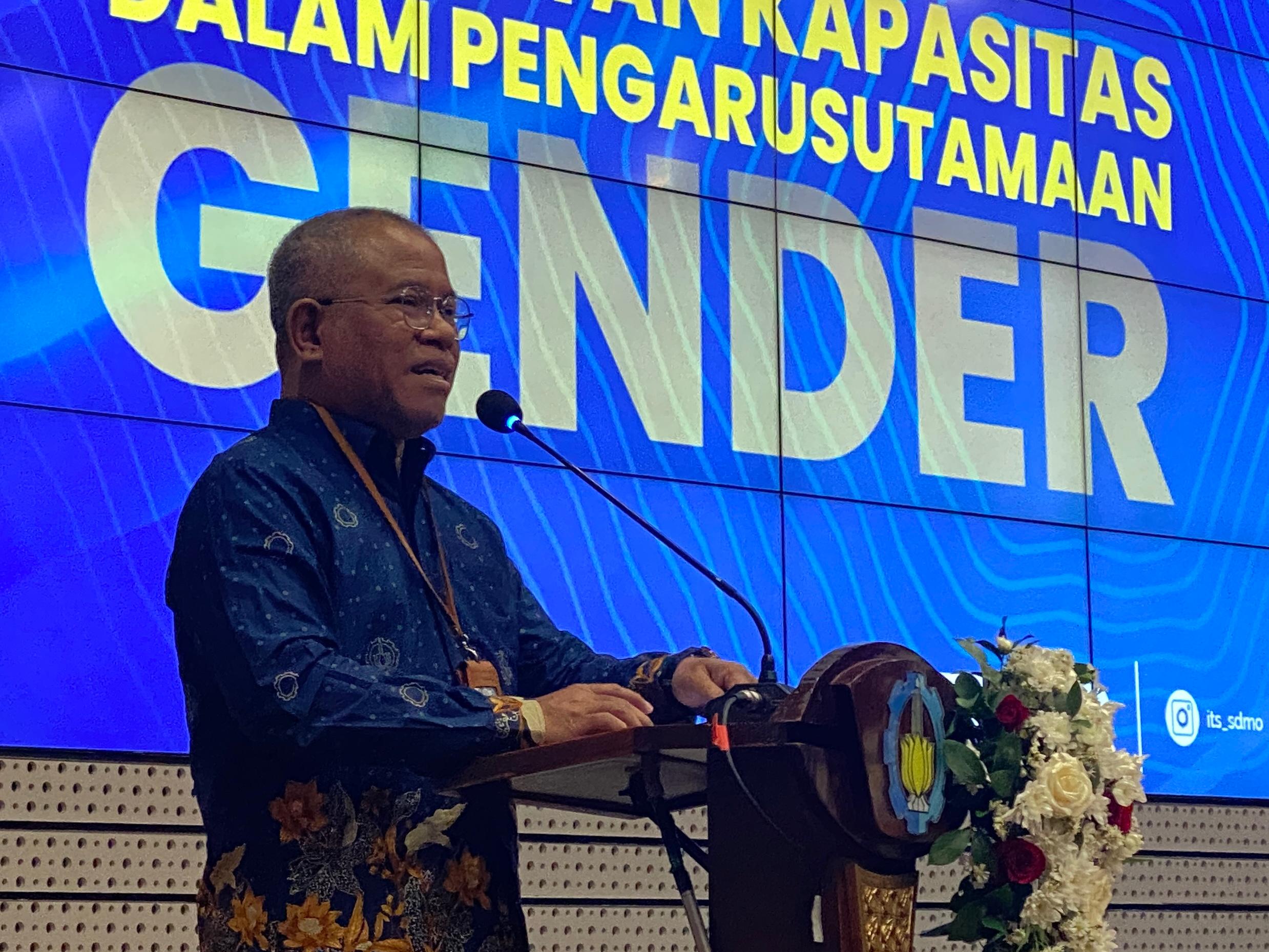 Wakil Rektor III ITS Imam Baihaqi ST MSc PhD saat memberikan sambutan dalam Sekolah Kepemimpinan ITS 2025