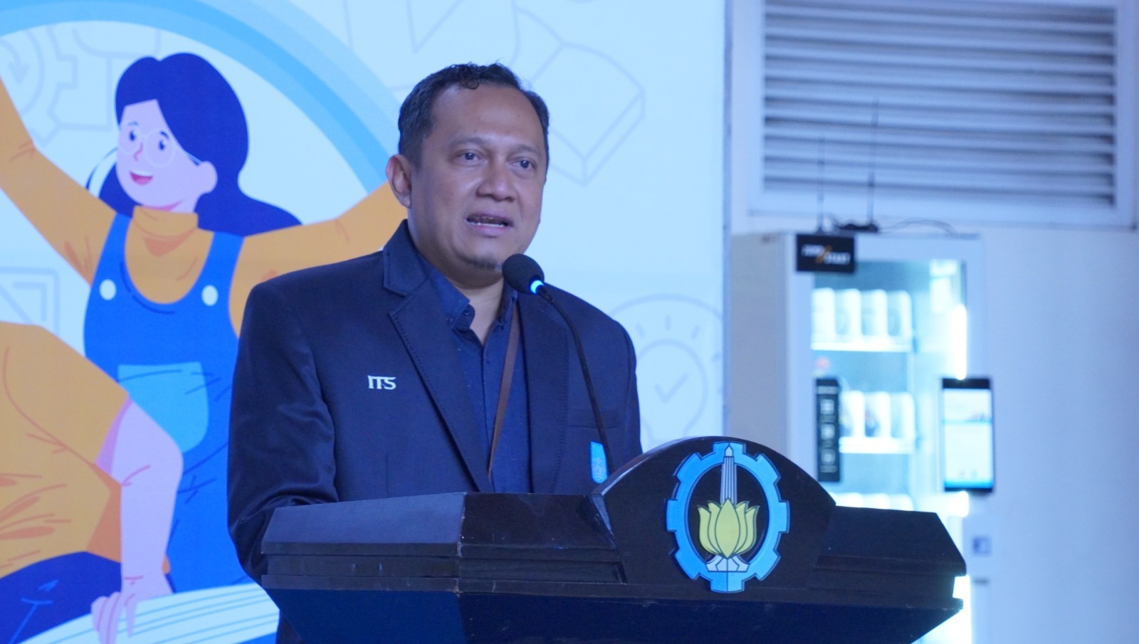 Gambar WR IV ITS Prof Agus Muhamad Hatta ST MSi PhD Saat Melepas Peserta KKN Tematik Literasi ITS